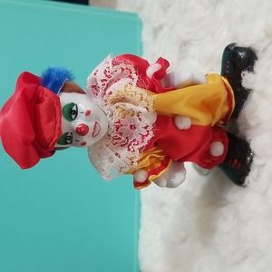 Porcelain Collectible Clown. 6" aprox